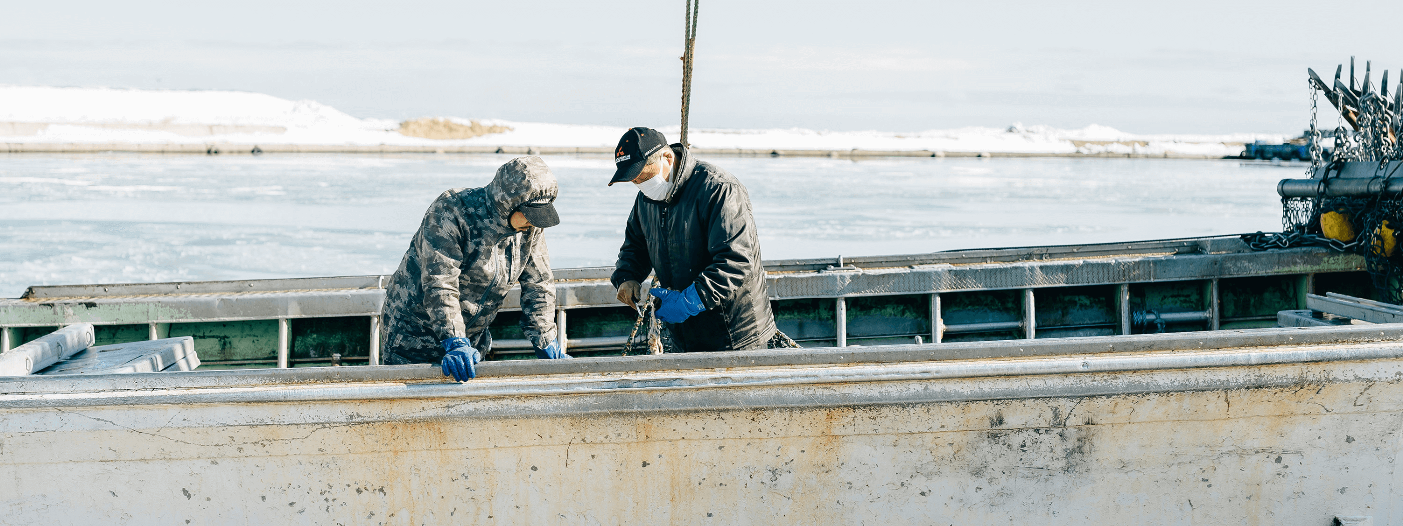 標津町の港とホタテ漁